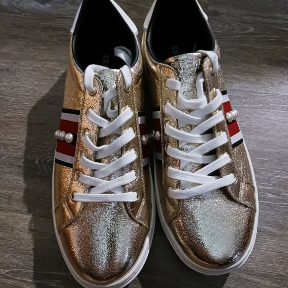 Skechers Shoes - Women's sketchers sneakers size 10